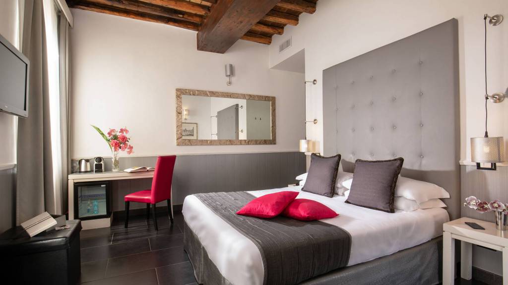 Condotti-selection-hotels-Rome-stay-inn-room-superior-1