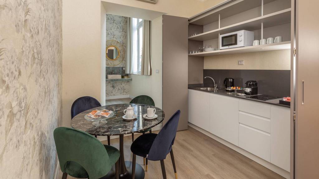 Hotel-Condotti-Rom-Via-Vittoria-Küche-apartment-2022