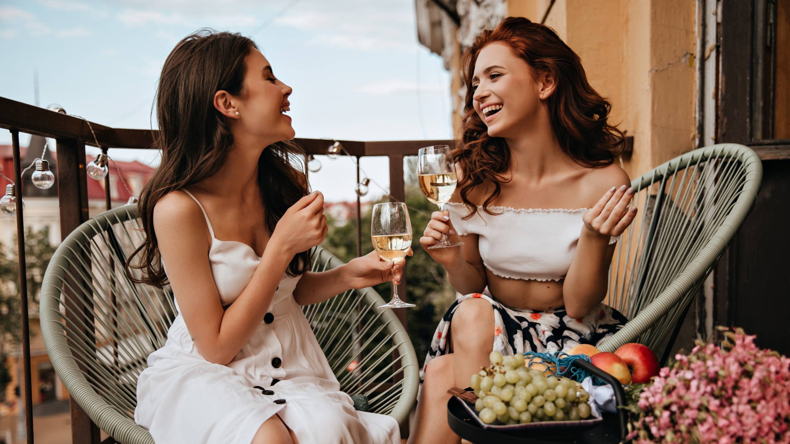 cool-ladies-speak-enjoy-wine-terrace-2026-condotti-servizi-desktop
